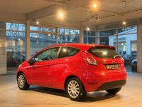 Gebraucht Ford Fiesta Trend 101 PS (74 kW) 2016 Rot Kleinwagen