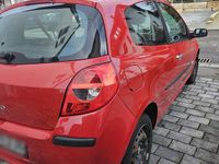 Gebraucht Renault Clio II 75 PS (55 kW) 2009 Rot Kleinwagen