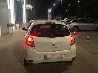 Gebraucht Renault Clio II 68 PS (50 kW) 2009 Weiß Kleinwagen