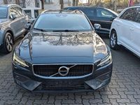 Gebraucht Volvo V60 Momentum 150 PS (110 kW) 2020 Blau Kombi