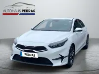 Neu Kia Ceed Spirit 140 PS (102 kW) 2025 Deluxeweiß metallic Kleinwagen
