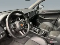 Gebraucht Porsche Macan 441 PS (324 kW) 2023 Tiefschwarzmetallic (metallic) SUV