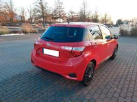 Gebraucht Toyota Yaris Club 111 PS (81 kW) 2019 Rot Limousine