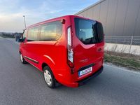 Gebraucht Ford Tourneo 105 PS (77 kW) 2018 Rot Van / Kleinbus