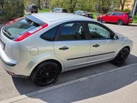Gebraucht Ford Focus 100 PS (73 kW) 2006 Silber Limousine