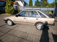 Używany Ford Escort RS 69 KM (50 kW) 1984 Złoty Sedan/Limuzyna