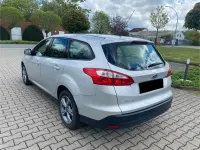 Usado Ford Focus SYNC Edition 116 CV (85 kW) 2014 Plateado Berlina