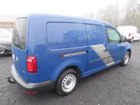 Usata VW Caddy 102 CV (75 kW) 2017 Blu Monovolume