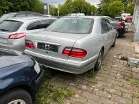 Używany Mercedes E320 197 KM (144 kW) 2000 Srebrny Sedan/Limuzyna