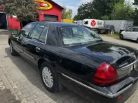 Używany Ford V8 224 KM (164 kW) 2008 Niebieski Sedan/Limuzyna