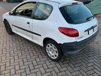 Gebraucht Peugeot 206 65 PS (47 kW) 2001 Weiß Kleinwagen