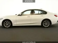 Gebraucht BMW 318 Sport Line 150 PS (110 kW) 2022 Weiß Limousine