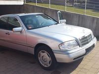 Gebraucht Mercedes 220 95 PS (69 kW) 1996 Silber Limousine