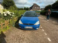 Gebraucht Ford Focus 100 PS (73 kW) 2002 Blau Limousine