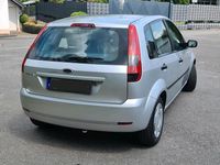 Gebraucht Ford Fiesta 80 PS (58 kW) 2002 Silber Limousine