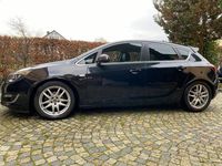 Gebraucht Opel Astra Edition 140 PS (102 kW) 2014 Schwarz Limousine