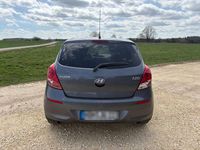 Gebraucht Hyundai i20 Trend 86 PS (63 kW) 2014 Grau Kleinwagen