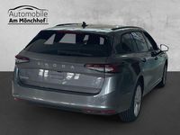 Neu Skoda Superb Selection 150 PS (110 kW) 2026 Grau Kombi