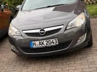 Gebraucht Opel Astra 101 PS (74 kW) 2011 Grün Kombi