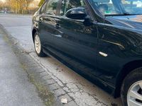 Gebraucht BMW 318 143 PS (105 kW) 2007 Schwarz Limousine