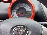 Gebraucht Toyota Aygo 68 PS (50 kW) 2013 Orange Kleinwagen