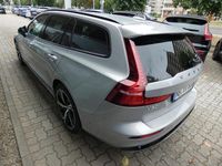 Gebraucht Volvo V60 Plus 197 PS (144 kW) 2024 Silver dawn (silber) Kombi