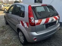 Gebraucht Ford Fiesta 60 PS (44 kW) 2007 Silber Kleinwagen