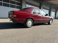 Gebraucht Mercedes 190 72 PS (52 kW) 1985 Rot Limousine