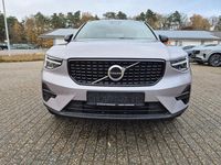 Neu Volvo XC40 Plus 163 PS (119 kW) 2025 Silber SUV