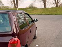 Second-hand Renault Twingo 58 CP (42 kW) 2001 Roșu Hatchback