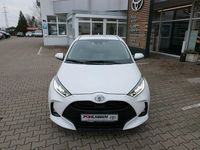 Gebraucht Toyota Yaris Team 125 PS (91 kW) 2023 Platinum white pearl mc. Kleinwagen