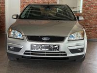 Gebraucht Ford Focus Ghia 145 PS (106 kW) 2007 Silber Limousine