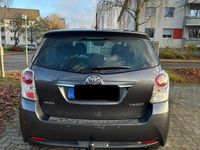 Gebraucht Toyota Verso 124 PS (91 kW) 2013 Grau Van / Kleinbus