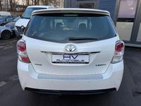 Gebraucht Toyota Verso 147 PS (108 kW) 2015 Weiß Van / Kleinbus