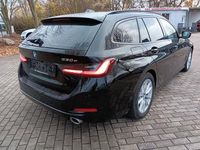Gebraucht BMW 330e 184 PS (135 kW) 2023 Schwarz Kombi