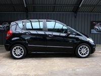 Gebraucht Mercedes A160 Avantgarde 95 PS (69 kW) 2011 Schwarz Kleinwagen