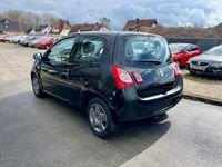 Second-hand Renault Twingo Expression 75 CP (55 kW) 2012 Negru Hatchback