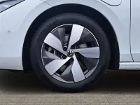 Gebraucht VW Passat 150 PS (110 kW) 2025 Pure white Kombi