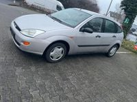 Gebraucht Ford Focus Trend 101 PS (74 kW) 2000 Silber Limousine