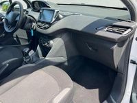 Gebraucht Peugeot 208 Active 68 PS (50 kW) 2016 Weiß Kleinwagen