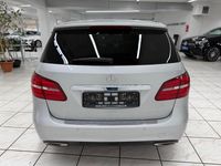 Gebraucht Mercedes B200 AMG line 156 PS (114 kW) 2017 Silber Kleinwagen