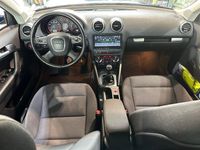 Gebraucht Audi A3 Attraction 105 PS (77 kW) 2013 Blau Limousine