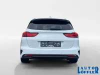 Używany Kia Ceed Vision 160 KM (117 kW) 2021 Biały Hatchback