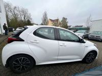 gebraucht Toyota Yaris Hybrid Club Comfort-Paket