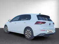 Używany VW Golf VIII Active 150 KM (110 kW) 2023 Biały Sedan/Limuzyna