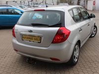 Gebraucht Kia Ceed 109 PS (80 kW) 2009 Silber Kleinwagen