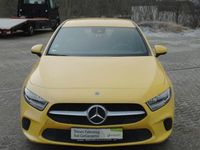 Gebraucht Mercedes A180 116 PS (85 kW) 2019 Gelb Limousine