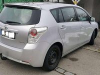 Gebraucht Toyota Verso Edition 147 PS (108 kW) 2011 Silber Van / Kleinbus