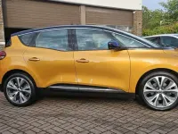 Gebraucht Renault Scénic IV Intens 110 PS (80 kW) 2017 Gelb epa + schwarz gne Van / Kleinbus