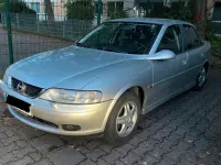 Usata Opel Vectra 125 CV (91 kW) 2001 Argento Berlina